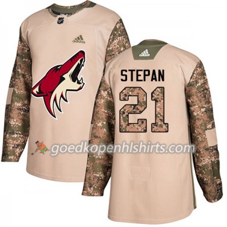 Arizona Coyotes Derek Stepan 21 Adidas 2017-2018 Camo Veterans Day Practice Authentic Shirt - Mannen